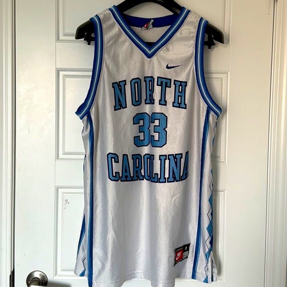 VINTAGE NORTH CAROLINA NIKE BASKETBALL JERSEY - Picture 9 of 11